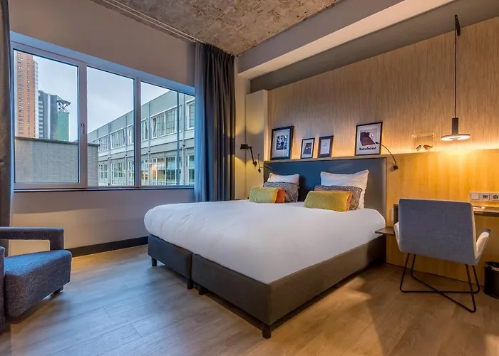 Postillion Wtc Otel 4*